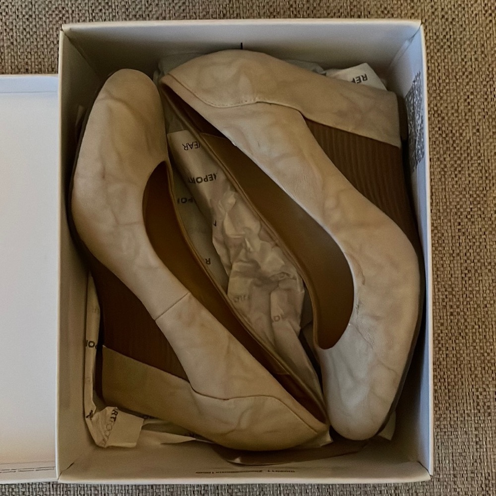 Report footware heels